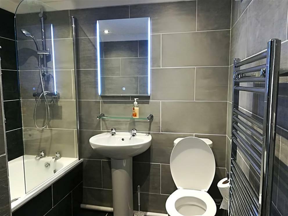 2 Bedroom Modern Apartment, Uplands, 스완지 외부 사진