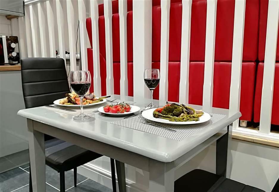 2 Bedroom Modern Apartment, Uplands, 스완지 외부 사진